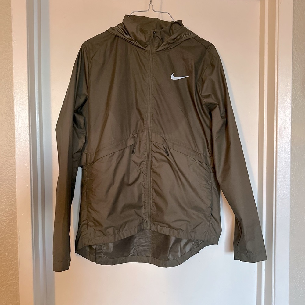 Olive green women’s Nike windbreaker